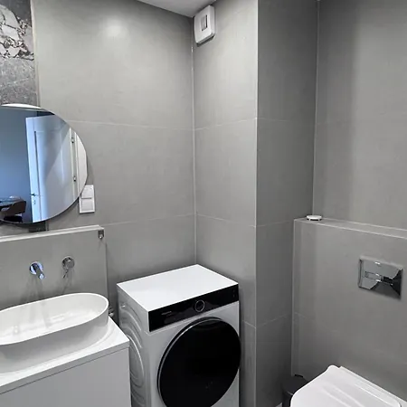 Appartamento 42 - Nowoczesne Mieszkanie W Spokojnej Okolicy *